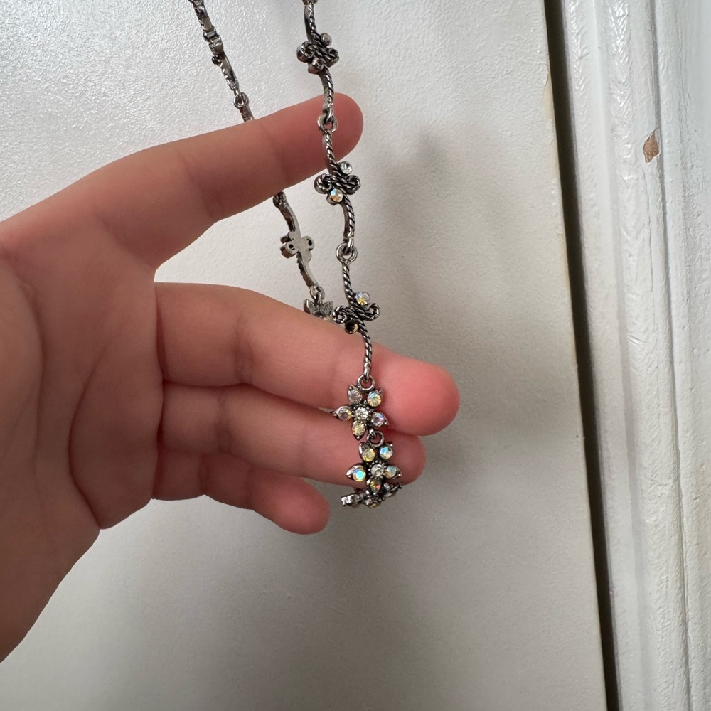 Elegant Silver Floral Necklace